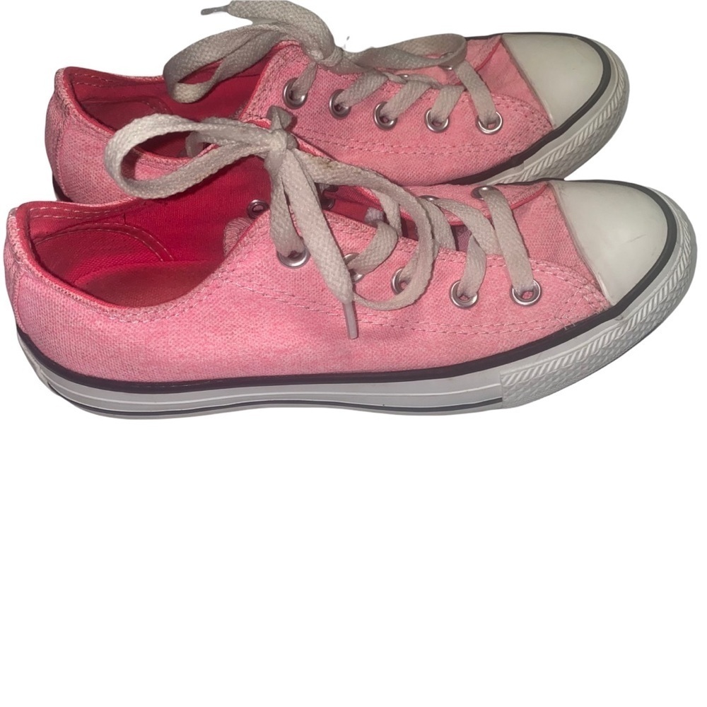 WOMEN pink converse all stars size 6